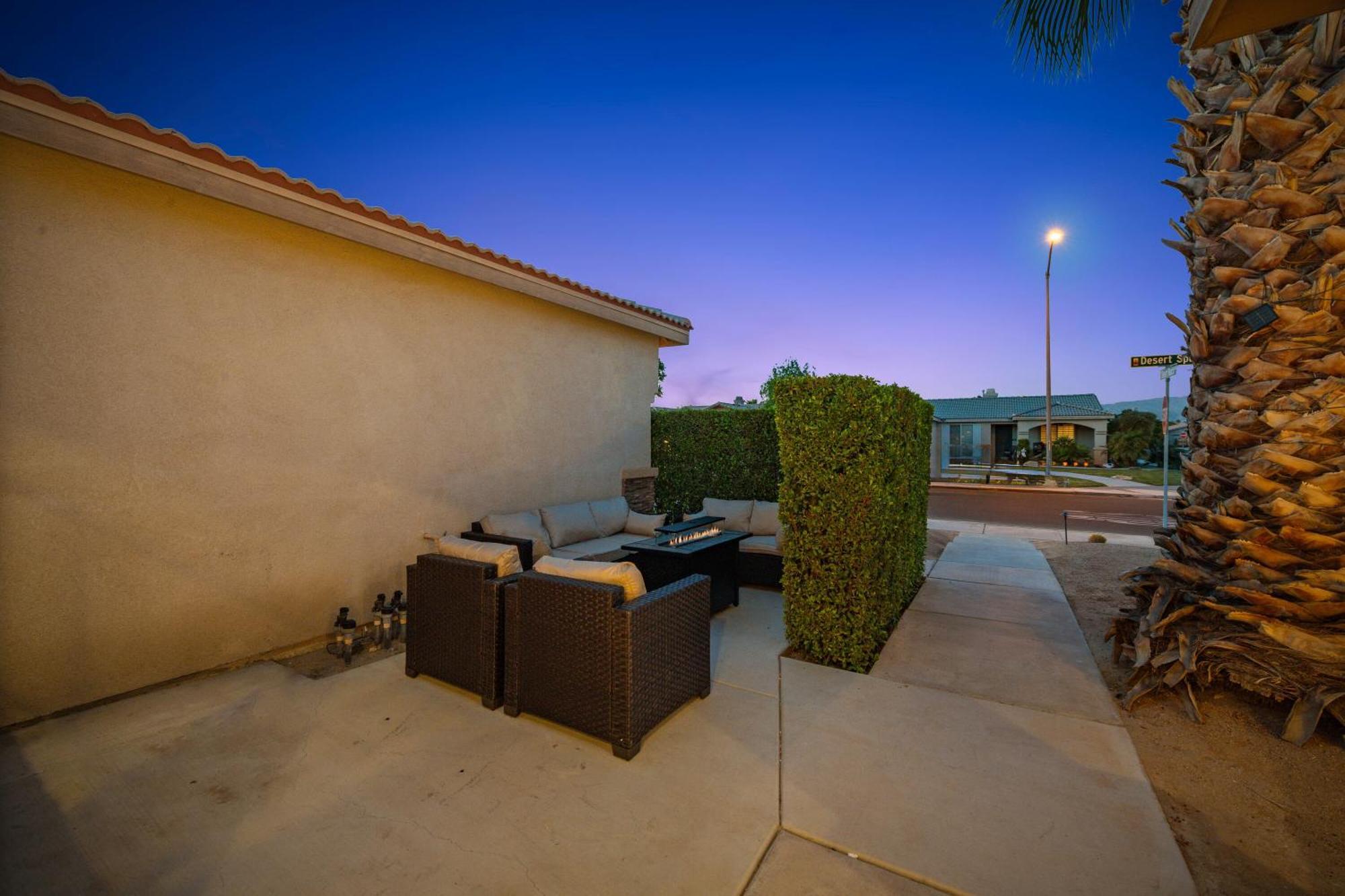 Casa Desert Muse With Heated Pool Spa Firepit Mini Golf And Games Indio Exterior photo